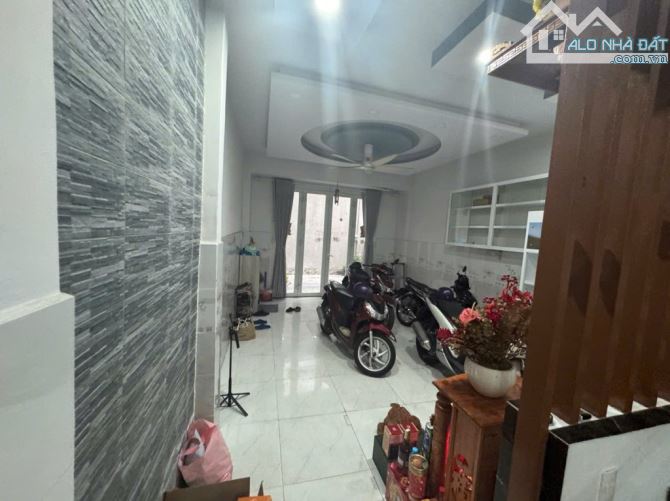 Hoàng Xuân Hoành. Hiệp Tân.Tân Phú  -  51m2 -  2 tầng-  4m x 12.5m - Giá : 6.2 tỷ - 2