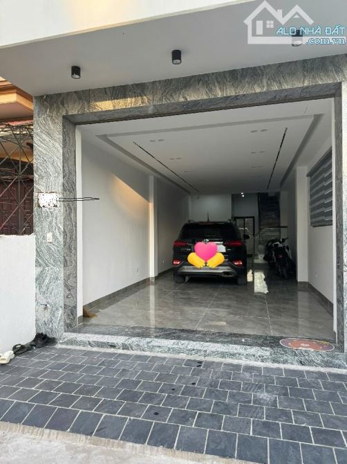 Bán nhà Ngọc Lâm-Long Biên,thang máy,gara oto,full nội thất,DT 40m,MT 4,2m, giá 9 tỷ - 2
