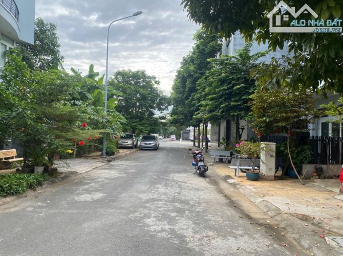 Đất MT đường số 11 KDC Khang Điền gần trục 30mét - 2