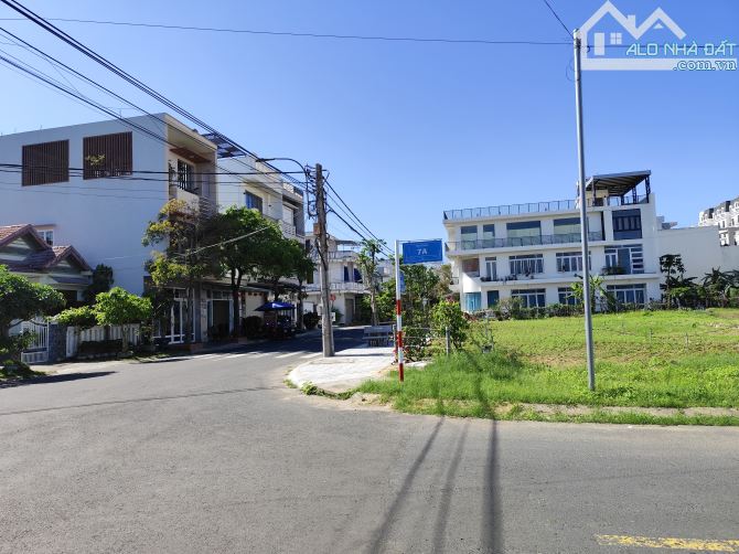 Bán Lô Góc 200m2 Mặt Tiền Tân Trào trước cổng Chính trường Đại Học Xây Dựng Miền Trung - 2