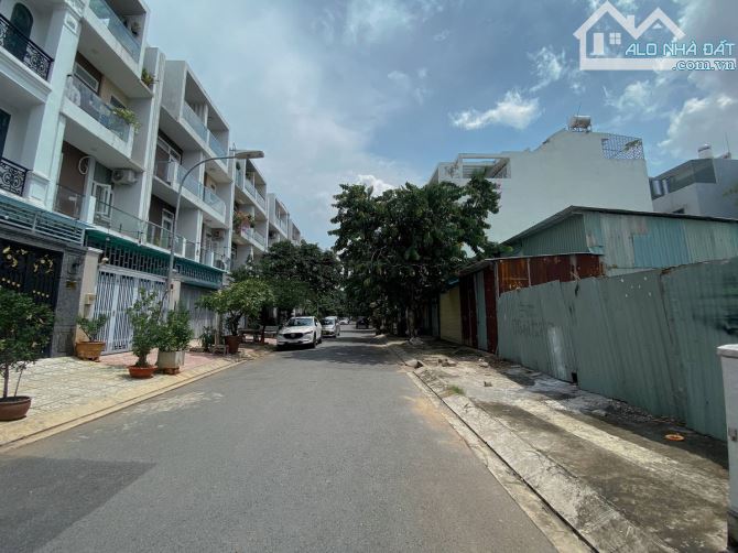 ( 8.9 tỷ - 111tr/ m2 )Bán đất HXH 80m2 ,ngang 4m  giá thương lượng - 2