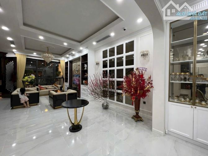 47 tỷ giảm còn 40 tỷ. Biệt thự HXH 10m Lê Văn Sỹ, P14, Quận 3. DT: 8x20m. Hầm 4 tầng - 2