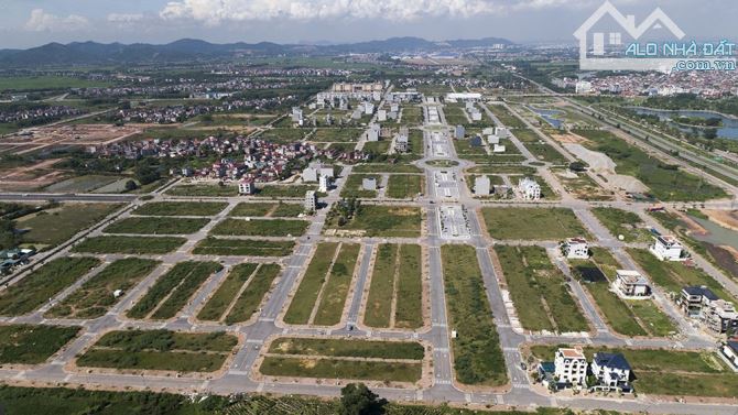 SHOPHOUSE 5 TẦNG- MT 6m- DT 111m2- KĐT VIP NHẤT TP BẮC GIANG- CẠNH BIG C- SÁT HỒ ĐIỀU HÒA - 2