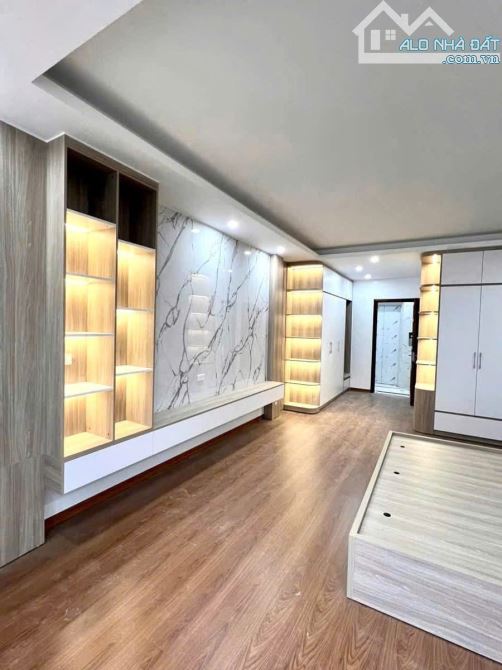BÁN NHÀ LẠC LONG QUÂN – 45M² – 6 TẦNG – THANG MÁY – Ô TÔ QUA NHÀ – FULL NỘI THẤT - DÂN TRÍ - 2