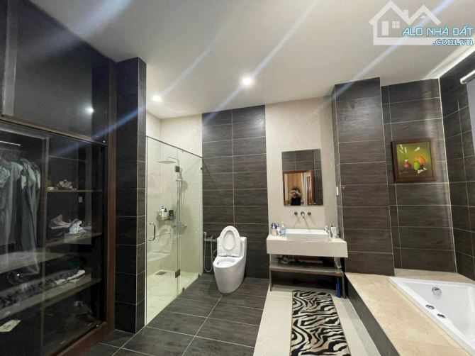 Giá siêu tốt, chỉ 11,6 tỷ. Bán biệt thự đẹp xây tâm huyết KDC Bửu Long-tpBiên Hoà. 10x23m. - 2