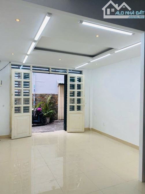 TRƯỜNG CHINH, NGAY CHỢ  NGÃ TƯ BẢY HIỀN ,HẺM XE HƠI,  44M2 , 2 TẦNG  5 tỷ xíu - 2
