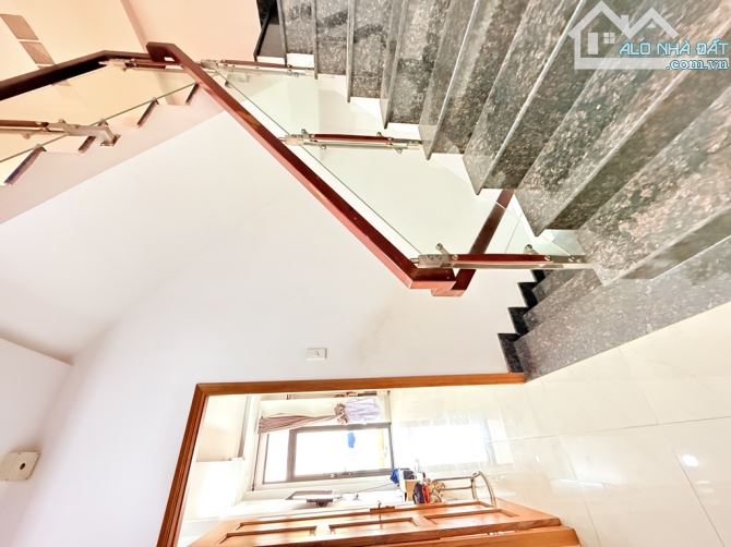 BÁN NHÀ PHÚ NHUẬN - HUỲNH VĂN BÁNH - NHÀ 4 TẦNG - DT 60M2 (NGANG 4M) - CHỈ NHỈNH 8 TỶ - 2
