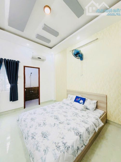 BÁN NHÀ GÒ VẤP HOA HẬU CHÂN DÀI 18M – HẺM 6M THÔNG – 3 TẦNG 4PN – GẦN EMART 2 - CHỈ 6 tỷ 8 - 2