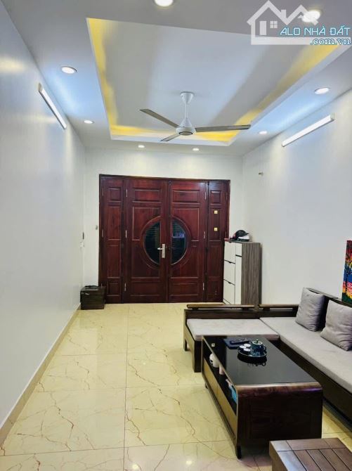 Bán nhà đẹp 2 thoáng Trương Định- Hoàng Mai, 32m2, 5 Tầng giá 5.8 tỷ, gần Ô tô ,sổ vuông - 2