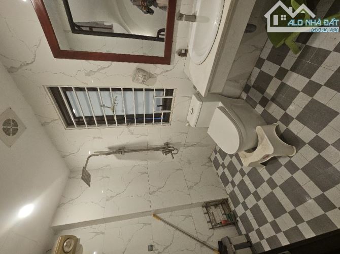 Nhà 6 tầng, Hưởng Lộc Thăng Tiến, Ô Tô Vào Nhà,Gần Hồ Điều Hòa, Trường Quốc Tế, giá 7.8 tỷ - 2