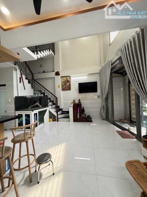 Trịnh Đình Trọng.Hoà Thạnh.Tân Phú- 51m2- 5 tầng - 6.6m x 7.7m - Giá : 6.8Tỷ - 3