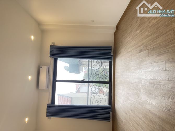 Oto đỗ cổng - Lô góc - 35m2 x 5 tầng , phố Nguyễn Văn Linh, không lỗi PT - 3