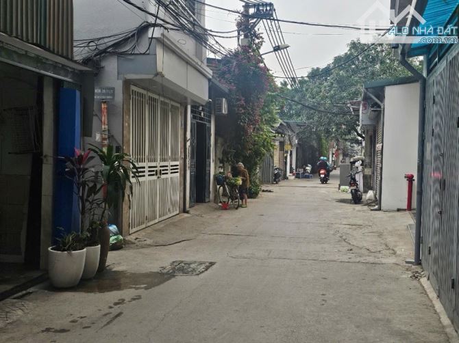 Ô TÔ ĐỖ CỬA, NHÀ DÂN XÂY, ĐỊNH CÔNG - 52M2 CHỈ NHỈNH 8 TỶ - 3
