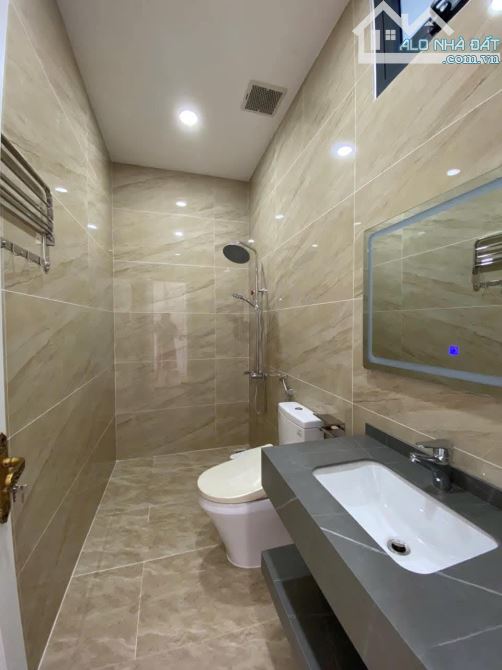 Cần bán nhà 1 trệt, 1 lầu, 3phong ngủ ngay trung tâm tp Đà Lạt. 7ti2 - 3