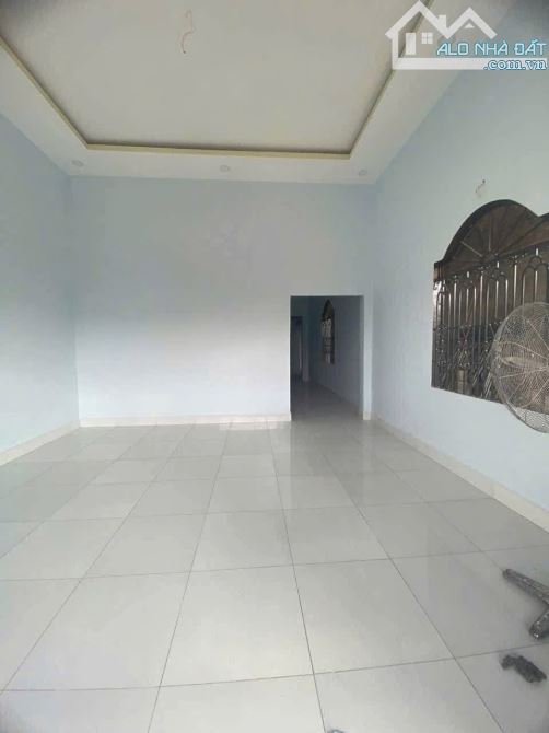 Bán gấp căn nhà mặt tiền Út An gần trường cấp 3 Đức Hoà giá rẻ kinh doanh - 3