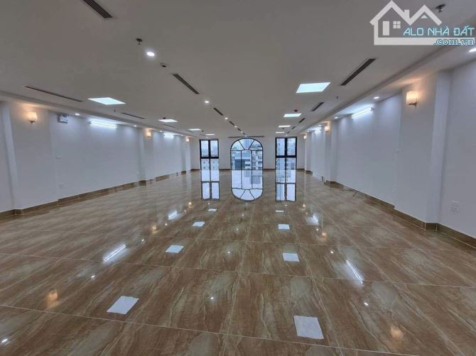 Bán toà văn phòng măt phố Vũ Tông Phan 245 m2 10 tầng - 2