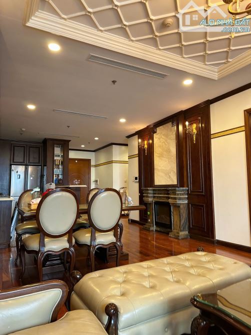 Cho thuê căn hộ mặt đường Nguyễn Chí Thanh, 110m, 3PN 2WC, Full, bàn giao ngay. Giá: 28tr - 3