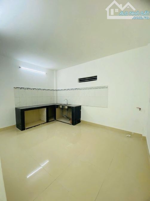 TRƯỜNG CHINH, NGAY CHỢ  NGÃ TƯ BẢY HIỀN ,HẺM XE HƠI,  44M2 , 2 TẦNG  5 tỷ xíu - 3