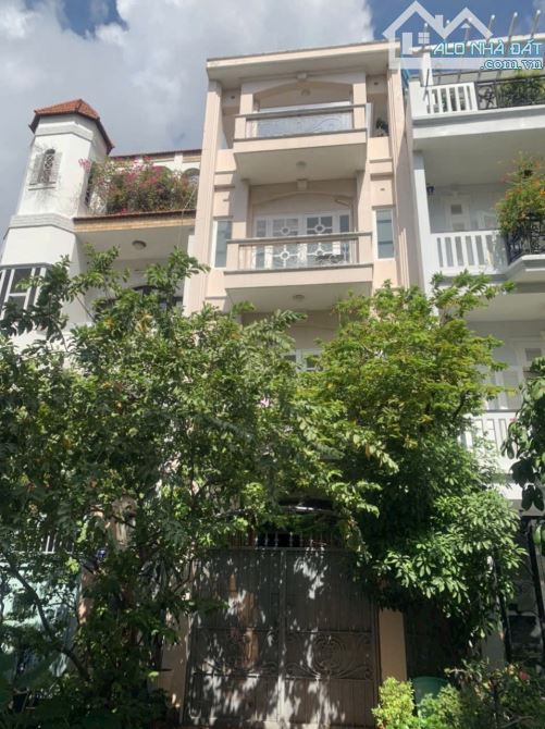 Bán nhà hxh Nguyễn Trọng Tuyển P1 Q.TB.. Dt: 10x21m- 3 tầng- giá 33,5 tỷ - 3