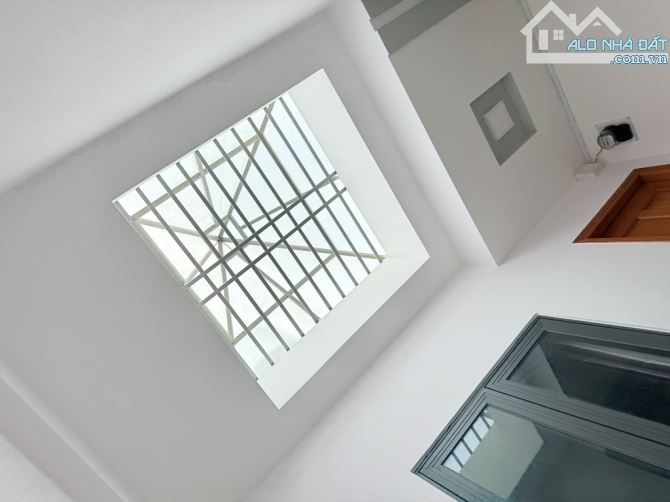 BÁN NHÀ PHÚ NHUẬN - HUỲNH VĂN BÁNH - NHÀ 4 TẦNG - DT 60M2 (NGANG 4M) - CHỈ NHỈNH 8 TỶ - 3
