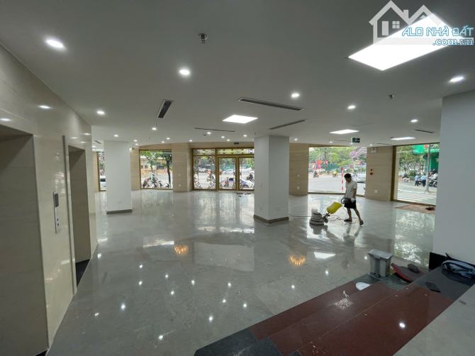 Cho Thuê Toà 82 Trần Thái Tông, DT 350M2, MT 40M, 1O Tầng 1 Hầm, Lô Góc 3 Mặt Thoáng - 3