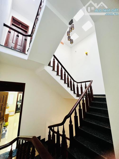 💥 Nhà 2 lầu đẹp mặt tiền Phạm Văn Đồng - chỉ 4.580 tỷ - 4
