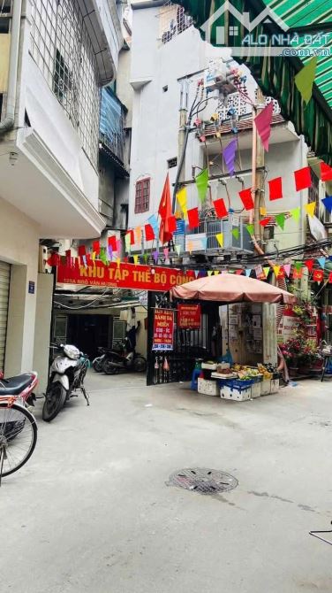 BÁN CĂN HỘ TẬP THỂ TẦNG 3 BỘ CÔNG AN VĂN HƯƠNG 2 TỶ - 4