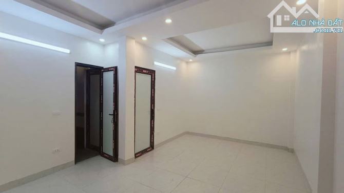 BÁN NHÀ BÁT KHỐI – 34M² – 5 TẦNG – Ô TÔ ĐỖ CỬA – VIEW HỒ – 4.75 TỶ - 4