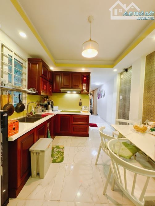 Bán nhà siêu đẹp Tôn Đản Q.4 DTSD 150m2 nhỉnh 6T - 4