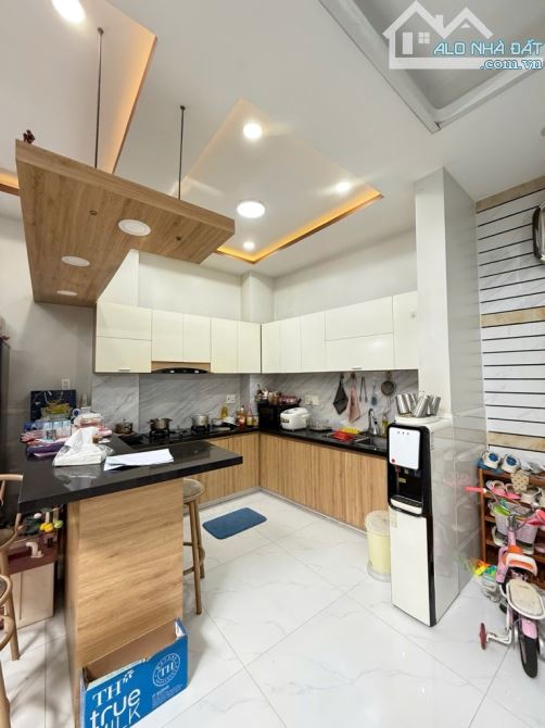 Trịnh Đình Trọng.Hoà Thạnh.Tân Phú- 51m2- 5 tầng - 6.6m x 7.7m - Giá : 6.8Tỷ - 4