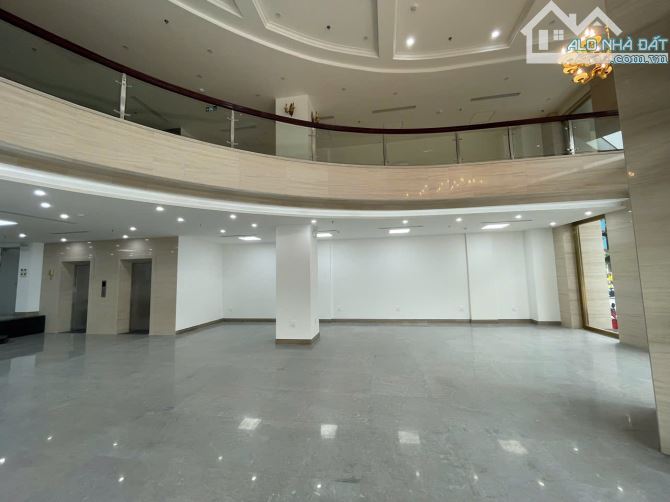 Cho Thuê Toà 82 Trần Thái Tông, DT 350M2, MT 40M, 1O Tầng 1 Hầm, Lô Góc 3 Mặt Thoáng - 4
