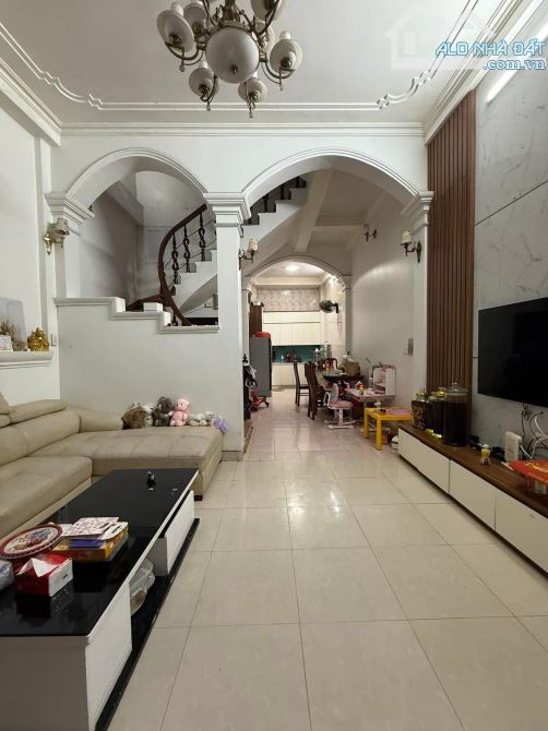 Nhà vị trí đẹp phố Nguyễn Chính nhà dân xây cắc chắn giá 5,8 tỷ - 5