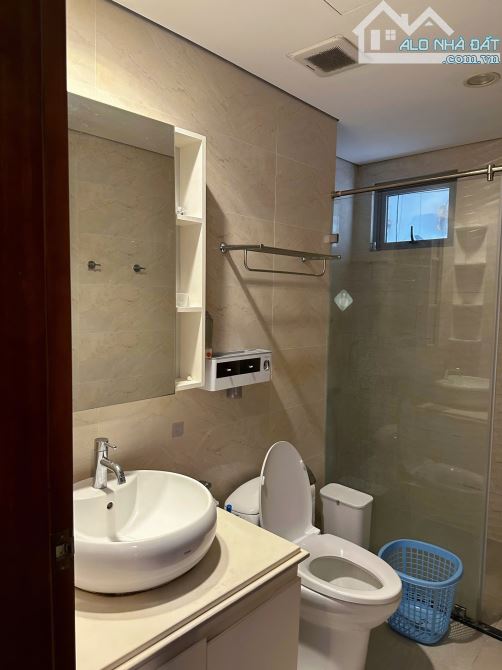 Cho thuê căn hộ mặt đường Nguyễn Chí Thanh, 110m, 3PN 2WC, Full, bàn giao ngay. Giá: 28tr - 5