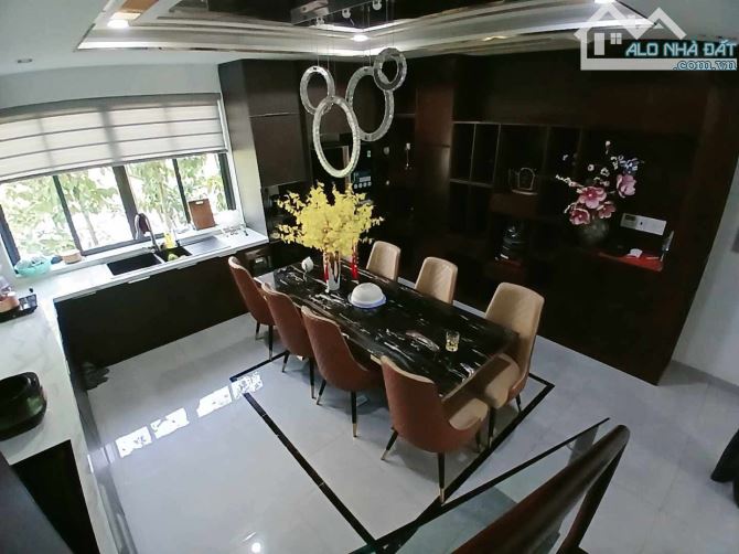 Siêu Phẩm 4 Tầng Mặt Tiền Đường D2 Quận 9 TNPA 110m2 Giá 15 Tỷ 900 - 5