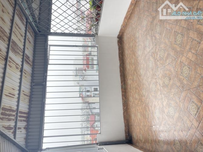 Oto đỗ cổng - Lô góc - 35m2 x 5 tầng , phố Nguyễn Văn Linh, không lỗi PT - 6