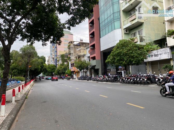 BIỆT THỰ SIÊU PHẨM - SỬ DỤNG HƠN 1,700M2 - 3 TẦNG - SỐ 138 LÊ LAI, TRUNG TÂM QUẬN 1 - 6
