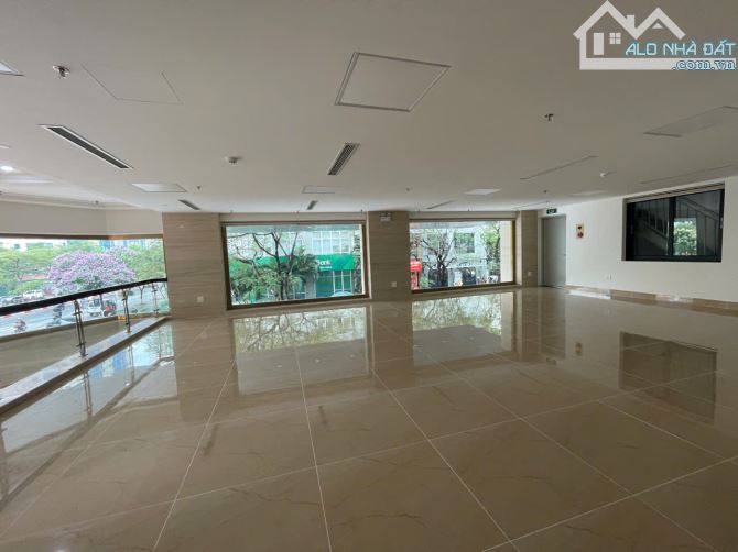 Cho Thuê Toà 82 Trần Thái Tông, DT 350M2, MT 40M, 1O Tầng 1 Hầm, Lô Góc 3 Mặt Thoáng - 6