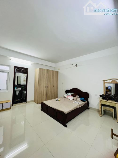 💥 Nhà 2 lầu đẹp mặt tiền Phạm Văn Đồng - chỉ 4.580 tỷ - 7