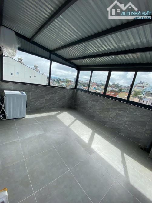 Cần bán nhà 1 trệt, 1 lầu, 3phong ngủ ngay trung tâm tp Đà Lạt. 7ti2 - 7