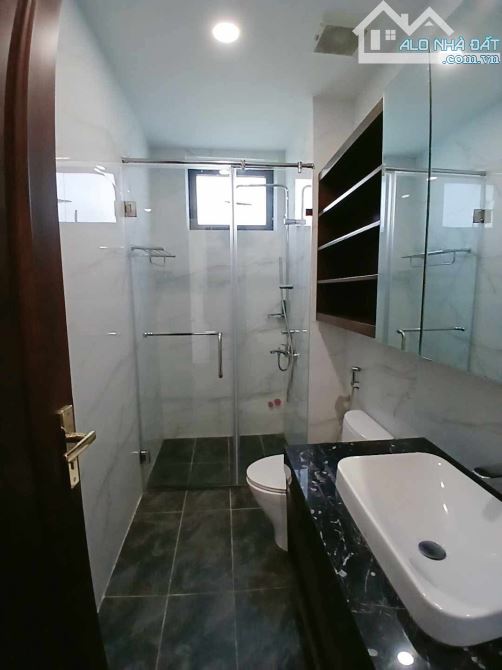 Siêu Phẩm 4 Tầng Mặt Tiền Đường D2 Quận 9 TNPA 110m2 Giá 15 Tỷ 900 - 7