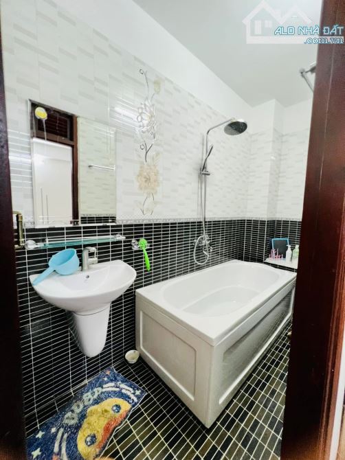 💥 Nhà 2 lầu đẹp mặt tiền Phạm Văn Đồng - chỉ 4.580 tỷ - 8