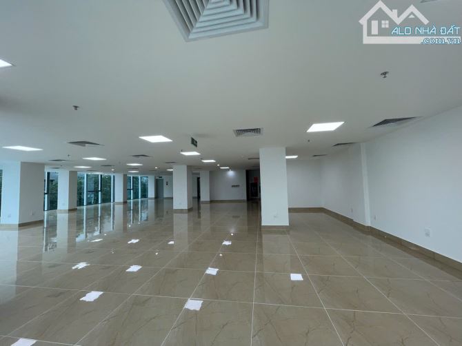 Cho Thuê Toà 82 Trần Thái Tông, DT 350M2, MT 40M, 1O Tầng 1 Hầm, Lô Góc 3 Mặt Thoáng - 8