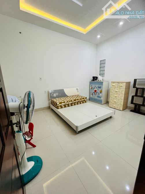 💥 Nhà 2 lầu đẹp mặt tiền Phạm Văn Đồng - chỉ 4.580 tỷ - 9