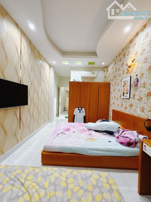 Bán nhà siêu đẹp Tôn Đản Q.4 DTSD 150m2 nhỉnh 6T - 9