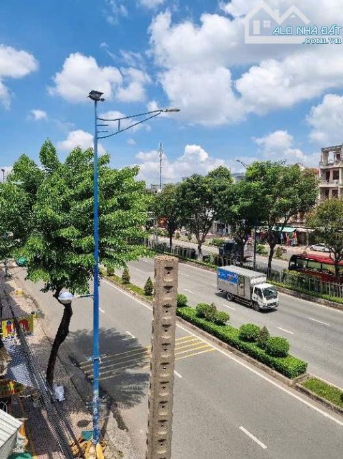 Nhà lô góc 3 Tầng mặt tiền đường Trường Chinh, phường TTN, Q12, dt 66m2 (9mx10m). giá 14Tỷ - 9