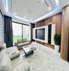 Bán nhà Nguyễn Văn Cừ-Long Biên,thang máy,gara oto,full nội thất,DT 38m,MT 4,2m, giá 9,3 t