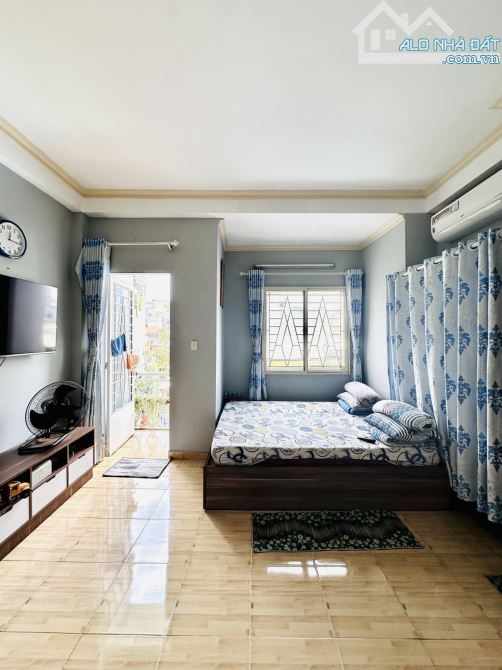 Gần ngã tư Hàng xanh - hẻm xe tải quay đầu - 5.3mx14m vuông vức - 4 tầng BTCT đẹp.