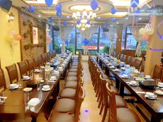 SIÊU PHẨM MẶT PHỐ - CÓ MỘT KHÔNG HAI  - MẶT TIỀN QUYỀN LỰC - HAI THOÁNG TRƯỚC SAU - VỈA HÈ