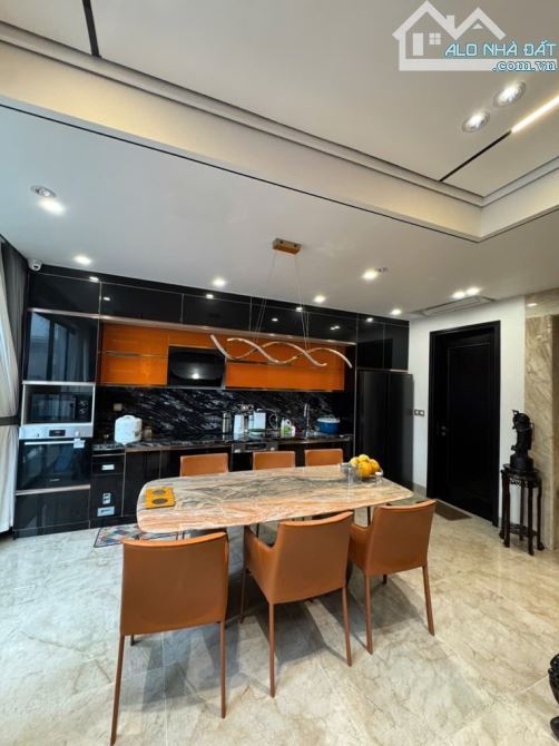 Bán nhà Ngọc Lam-Long Biên,thang máy,gara oto,full nội thất,DT 40m,MT 4,3m, giá 9 tỷ