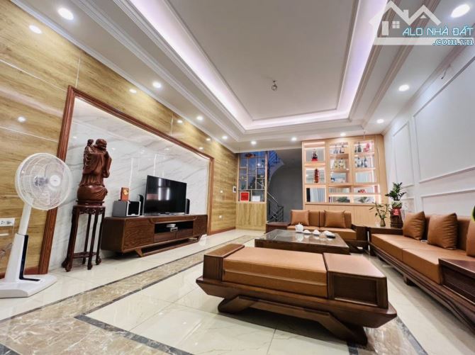 Siêu phẩm phân lô ngõ 26 Nguyên Hồng, ngõ to đùng như phố, 58m 7 tầng thang máy 19.8 tỷ